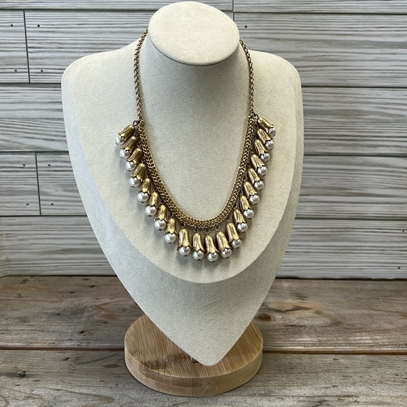 Chloe + Isabel Jewelry - Chloe & Isabel Flower & Pearl Necklace